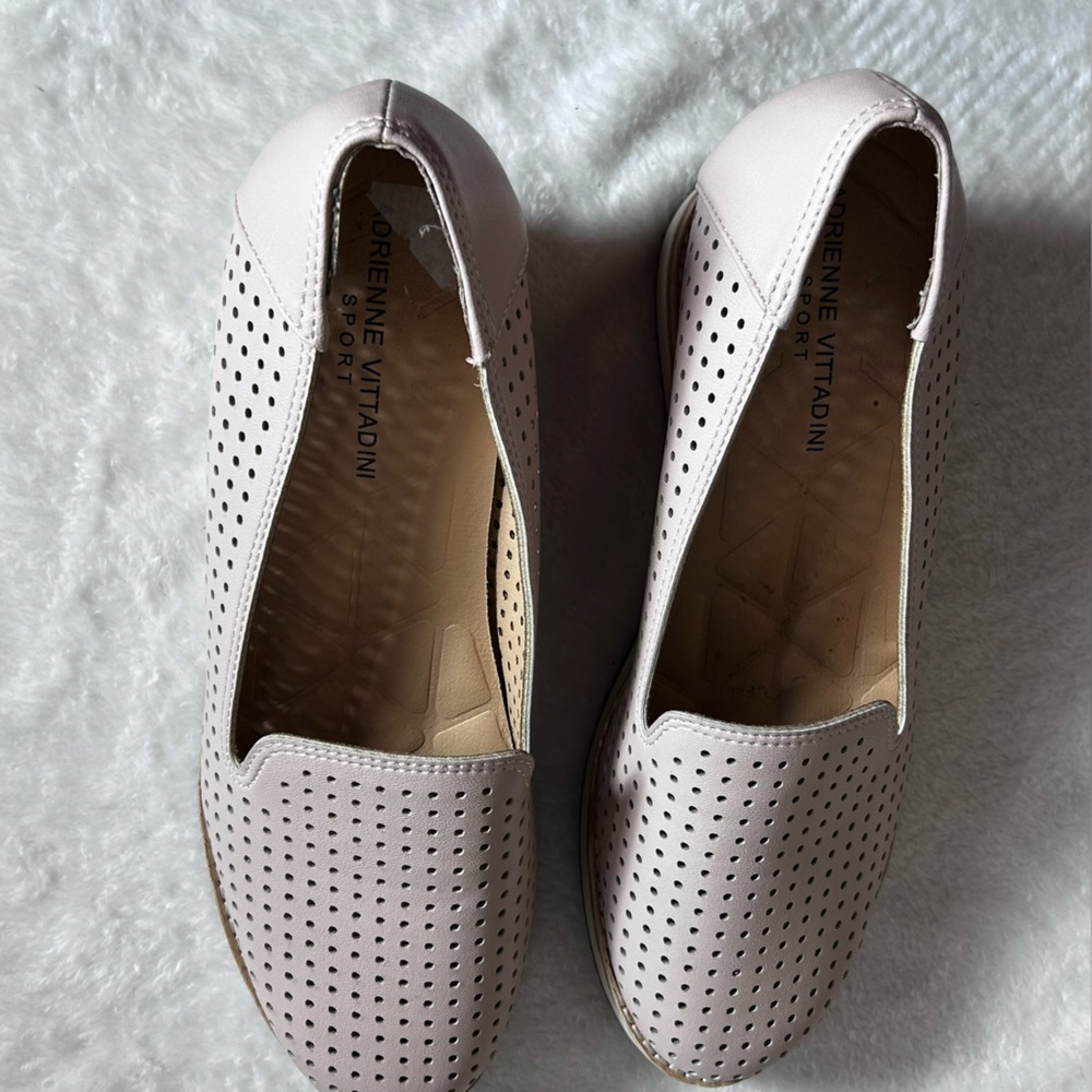 Adrienne Vittadini Women’s Esmeralda Light Pink Perforated Wedge Heels Size 8.5